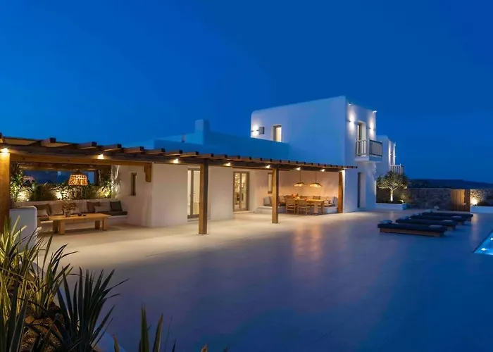 Stephanie With Heated Pool, By Red Windmill