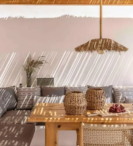 Вилла Stephanie With Heated Pool, By Red Windmill