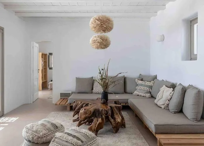 Stephanie With Heated Pool, By Red Windmill