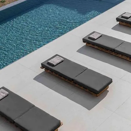 Stephanie With Heated Pool, By Red Windmill * Kalafatis