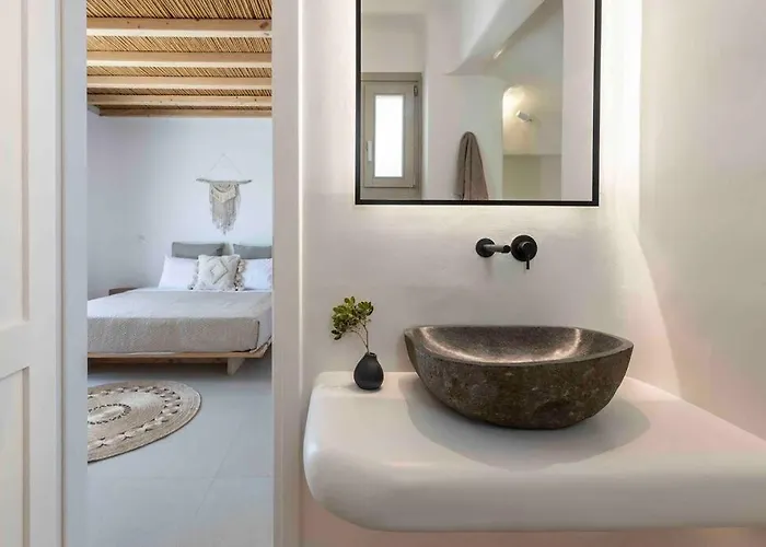 Stephanie With Heated Pool, By Red Windmill Kalafatis