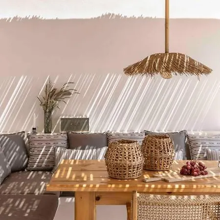 Vila Stephanie With Heated Pool, By Red Windmill