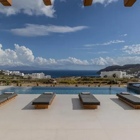 Vila Stephanie With Heated Pool, By Red Windmill