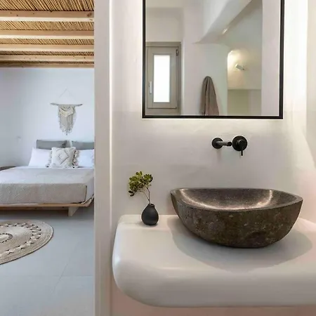 Stephanie With Heated Pool, By Red Windmill Kalafatis