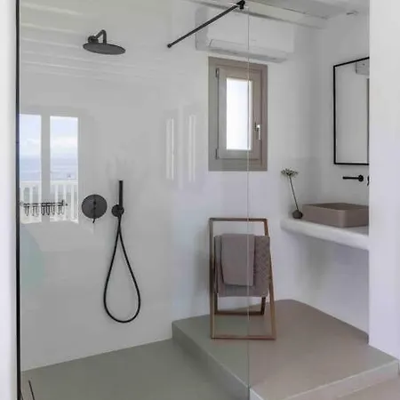 Vila Stephanie With Heated Pool, By Red Windmill